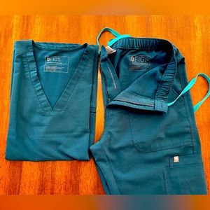 ‼️SOLD‼️ Figs Scrubs set (Small): Caribbean Blue